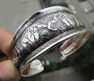 tibetaans zilveren armband met olifanten