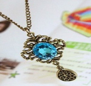 ketting met blauwe steen