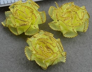 10 gele satijnen roosjes, 30mm