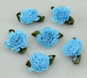 10 blauwe satijnen roosjes, 30mm