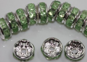 100 x verzilverde rondel met lichtgroene strass, 8mm