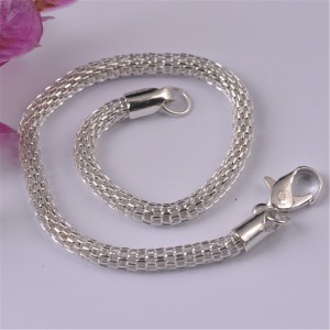 verzilverd armbandje met sluiting!! 3mm dik, 20cm lang