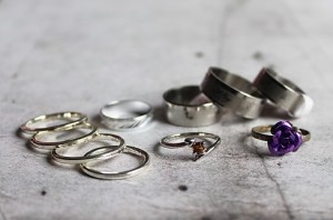 Partij van 10 mooie metalen ringen