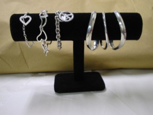 1 velours armband/horloge display, met rol voor armbanden!