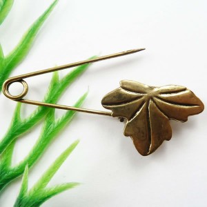 1 broche speld met BLAD, bronskleurig tibetaans zilver,57x23mm