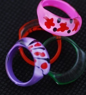 20 lucite ringen met LOVE en/of printjes!!!