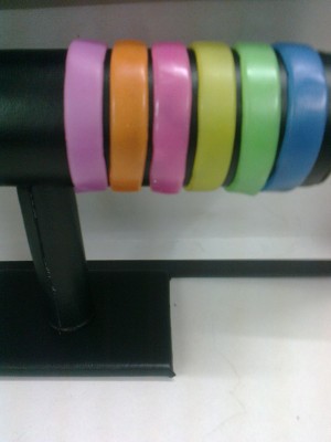 60 silicone armbandjes in 6 kleuren!!!!  NIEUW in verpakking,