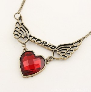 bronskleurige ketting met prachtige hanger; 'LOVE' hart met engelenvleugels