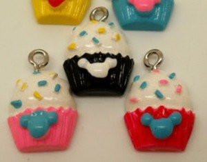 !lucite hangertje, MICKEY cupcake! 17x13mm